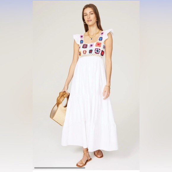 Slate & Willow Dresses & Skirts - Slate and Willow White Crochet Floral maxi Dress with flutter sleeves size S